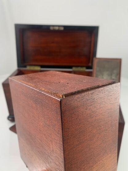 Early 19th Century English Georgian Mahogany Tea Caddy with fitted interior 8
