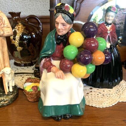 Vintaage “the Old Balloon Seller” Character Hn 1315 By Royal Doulton 9