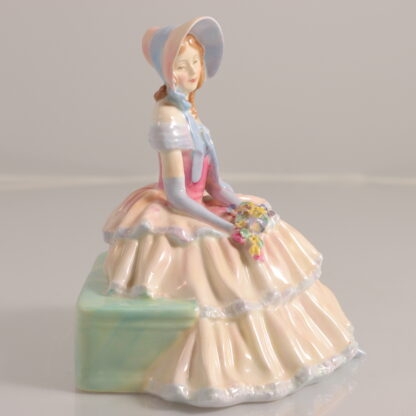 Vintage Character:figurine 'day Dreams' By Royal Doulton 61