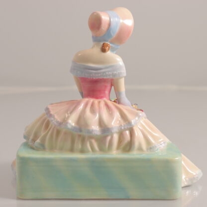 Vintage Character:figurine 'day Dreams' By Royal Doulton 62