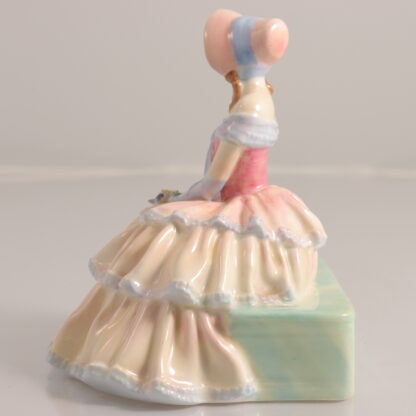 Vintage Character:figurine 'day Dreams' By Royal Doulton 63