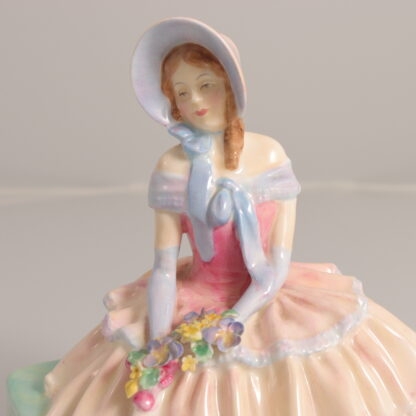 Vintage Character:figurine 'day Dreams' By Royal Doulton 64