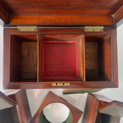 Early 19th Century English Georgian Mahogany Tea Caddy with fitted interior 7