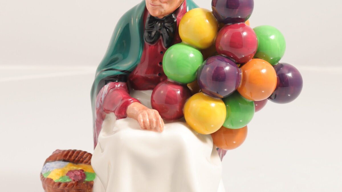 Authentic Royal Doulton old balloon seller #1315 1